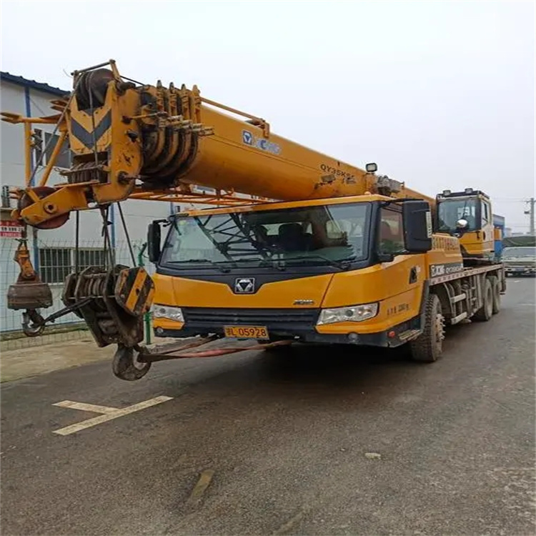 郧西吊车出租保险：全面覆盖，安全无忧