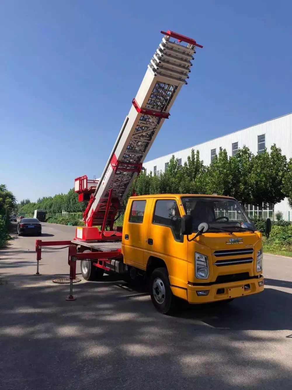 郧西附近的云梯车出租服务：轻松解决高空作业需求